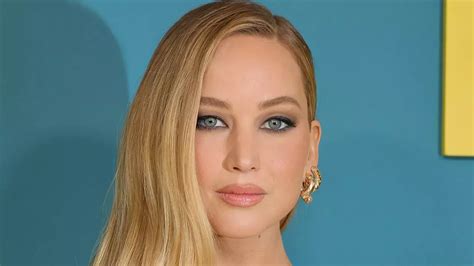 Jennifer Lawrence stuns fans by getting NAKED in X